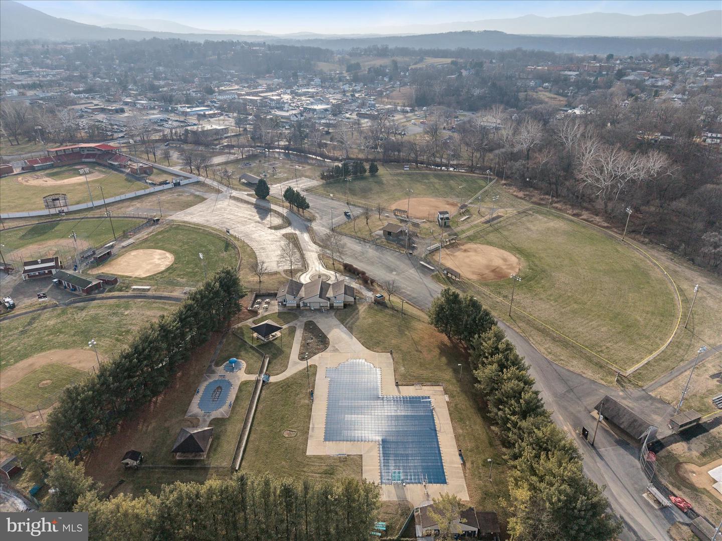 412 BELAIR AVE, FRONT ROYAL, Virginia 22630, 4 Bedrooms Bedrooms, 10 Rooms Rooms,2 BathroomsBathrooms,Residential,For sale,412 BELAIR AVE,VAWR2013052 MLS # VAWR2013052