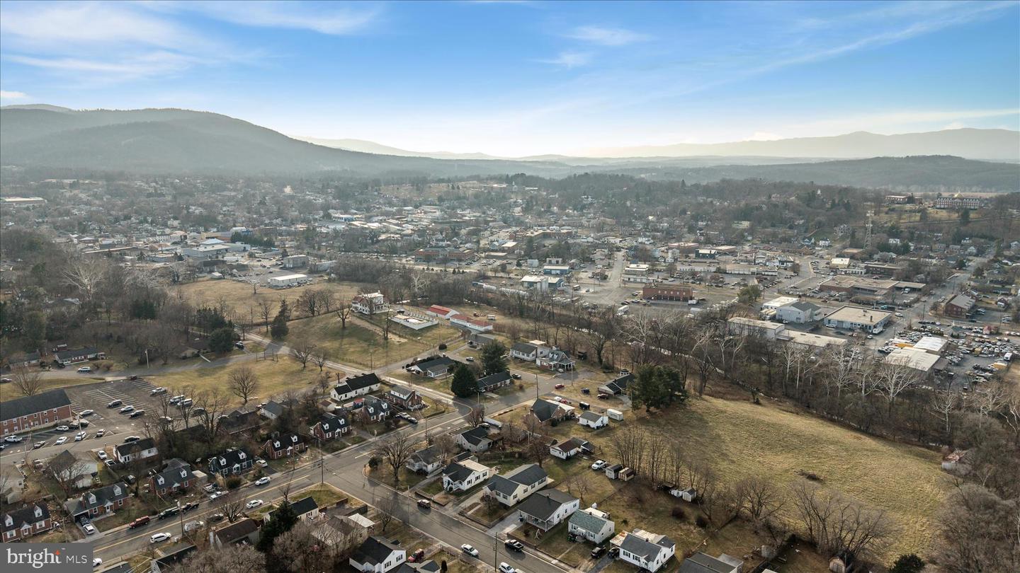 412 BELAIR AVE, FRONT ROYAL, Virginia 22630, 4 Bedrooms Bedrooms, 10 Rooms Rooms,2 BathroomsBathrooms,Residential,For sale,412 BELAIR AVE,VAWR2013052 MLS # VAWR2013052