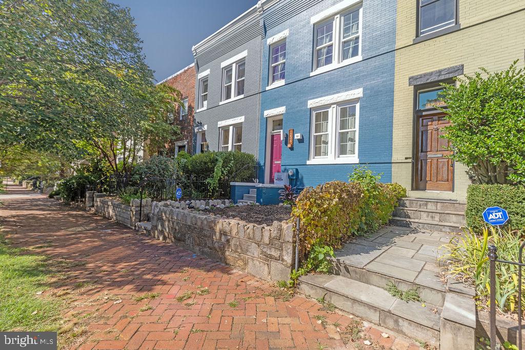 1236 D ST SE, WASHINGTON, District Of Columbia 20003, 2 Bedrooms Bedrooms, ,1 BathroomBathrooms,Residential,For sale,1236 D ST SE,DCDC2240032 MLS # DCDC2240032