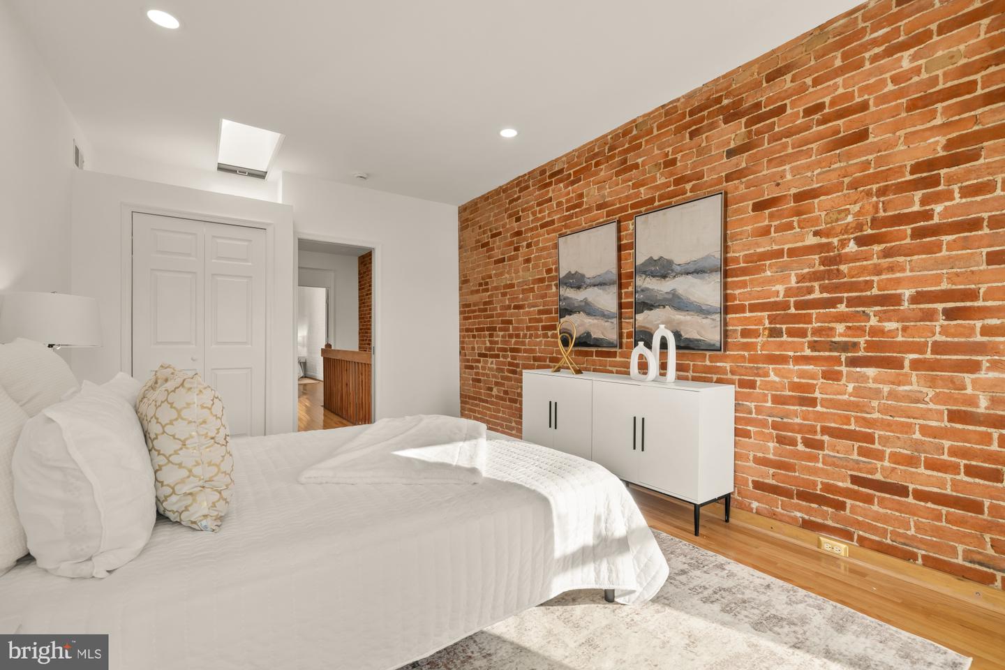 706 L ST SE, WASHINGTON, District Of Columbia 20003, 2 Bedrooms Bedrooms, ,1 BathroomBathrooms,Residential,For sale,706 L ST SE,DCDC2240034 MLS # DCDC2240034