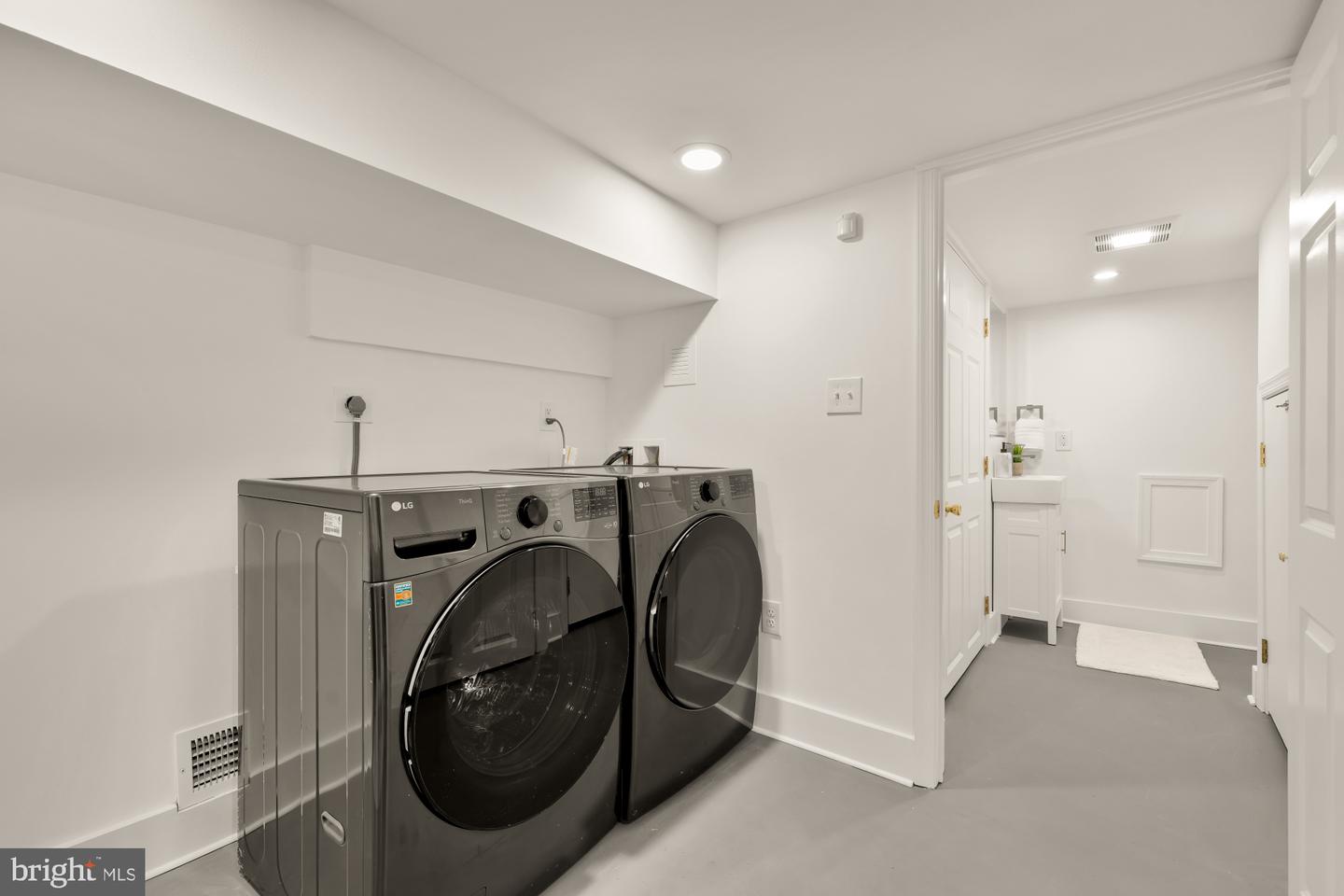 706 L ST SE, WASHINGTON, District Of Columbia 20003, 2 Bedrooms Bedrooms, ,1 BathroomBathrooms,Residential,For sale,706 L ST SE,DCDC2240034 MLS # DCDC2240034