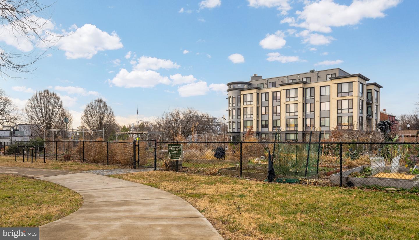 706 L ST SE, WASHINGTON, District Of Columbia 20003, 2 Bedrooms Bedrooms, ,1 BathroomBathrooms,Residential,For sale,706 L ST SE,DCDC2240034 MLS # DCDC2240034