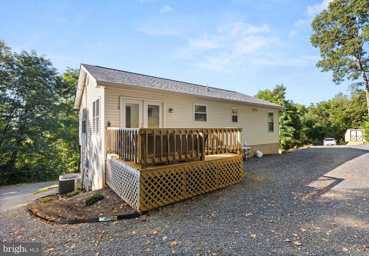 247 ARROWOOD RD, LINDEN, Virginia 22642, 3 Bedrooms Bedrooms, ,2 BathroomsBathrooms,Residential,For sale,247 ARROWOOD RD,VAWR2013054 MLS # VAWR2013054