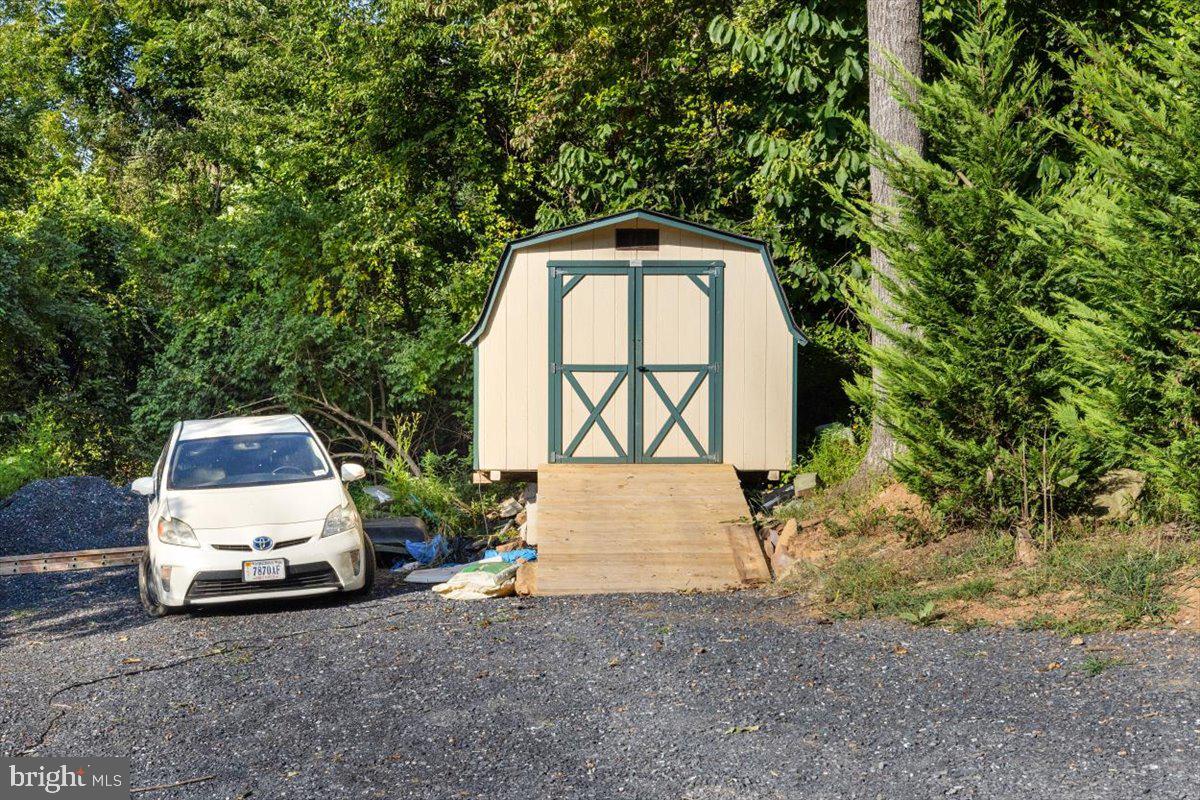 247 ARROWOOD RD, LINDEN, Virginia 22642, 3 Bedrooms Bedrooms, ,2 BathroomsBathrooms,Residential,For sale,247 ARROWOOD RD,VAWR2013054 MLS # VAWR2013054