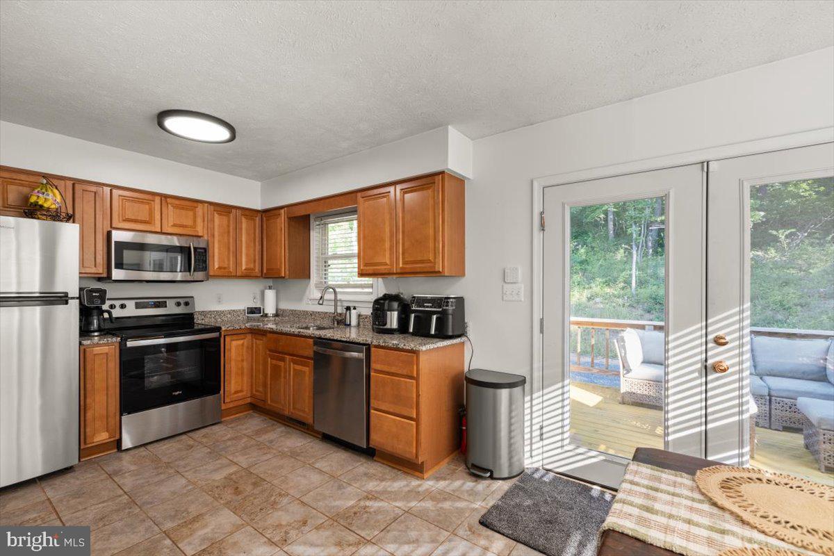 247 ARROWOOD RD, LINDEN, Virginia 22642, 3 Bedrooms Bedrooms, ,2 BathroomsBathrooms,Residential,For sale,247 ARROWOOD RD,VAWR2013054 MLS # VAWR2013054