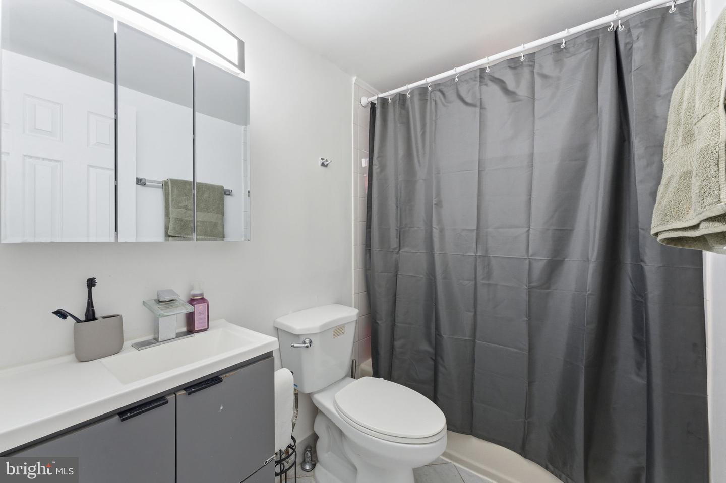2239 FARRINGTON AVE #05-101, ALEXANDRIA, Virginia 22303, 1 Bedroom Bedrooms, ,1 BathroomBathrooms,Residential,For sale,2239 FARRINGTON AVE #05-101,VAFX2284446 MLS # VAFX2284446