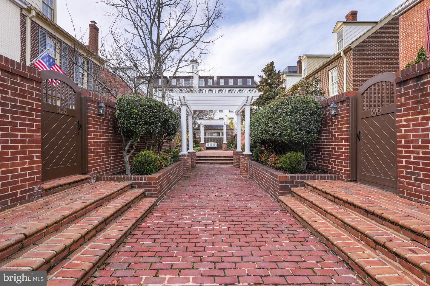 564 N SAINT ASAPH ST N, ALEXANDRIA, Virginia 22314, 2 Bedrooms Bedrooms, ,1 BathroomBathrooms,Residential,For sale,564 N SAINT ASAPH ST N,VAAX2052924 MLS # VAAX2052924