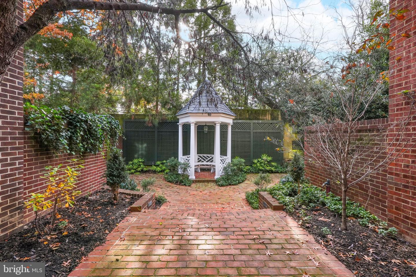 564 N SAINT ASAPH ST N, ALEXANDRIA, Virginia 22314, 2 Bedrooms Bedrooms, ,1 BathroomBathrooms,Residential,For sale,564 N SAINT ASAPH ST N,VAAX2052924 MLS # VAAX2052924