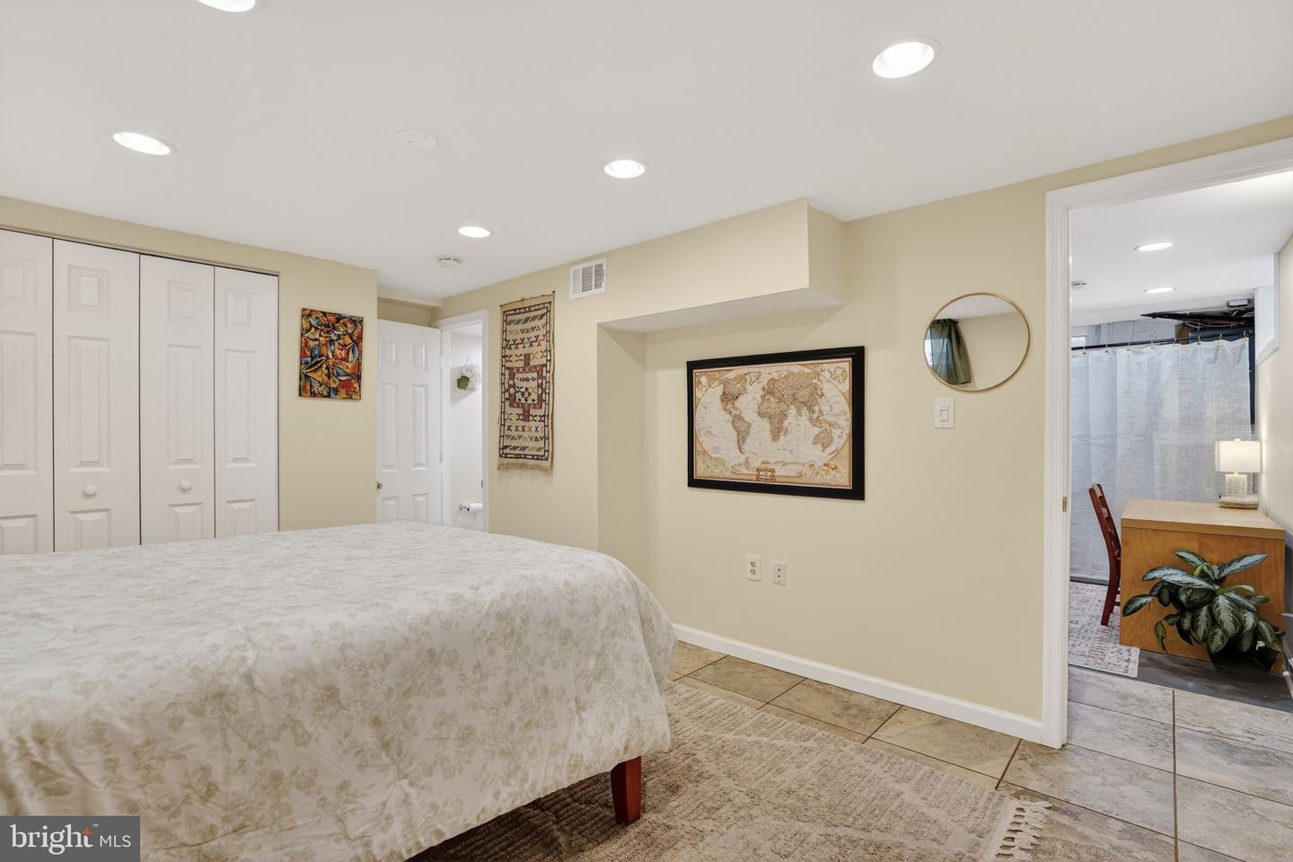 2604 S TROY ST S, ARLINGTON, Virginia 22206, 3 Bedrooms Bedrooms, ,2 BathroomsBathrooms,Residential,For sale,2604 S TROY ST S,VAAR2067434 MLS # VAAR2067434