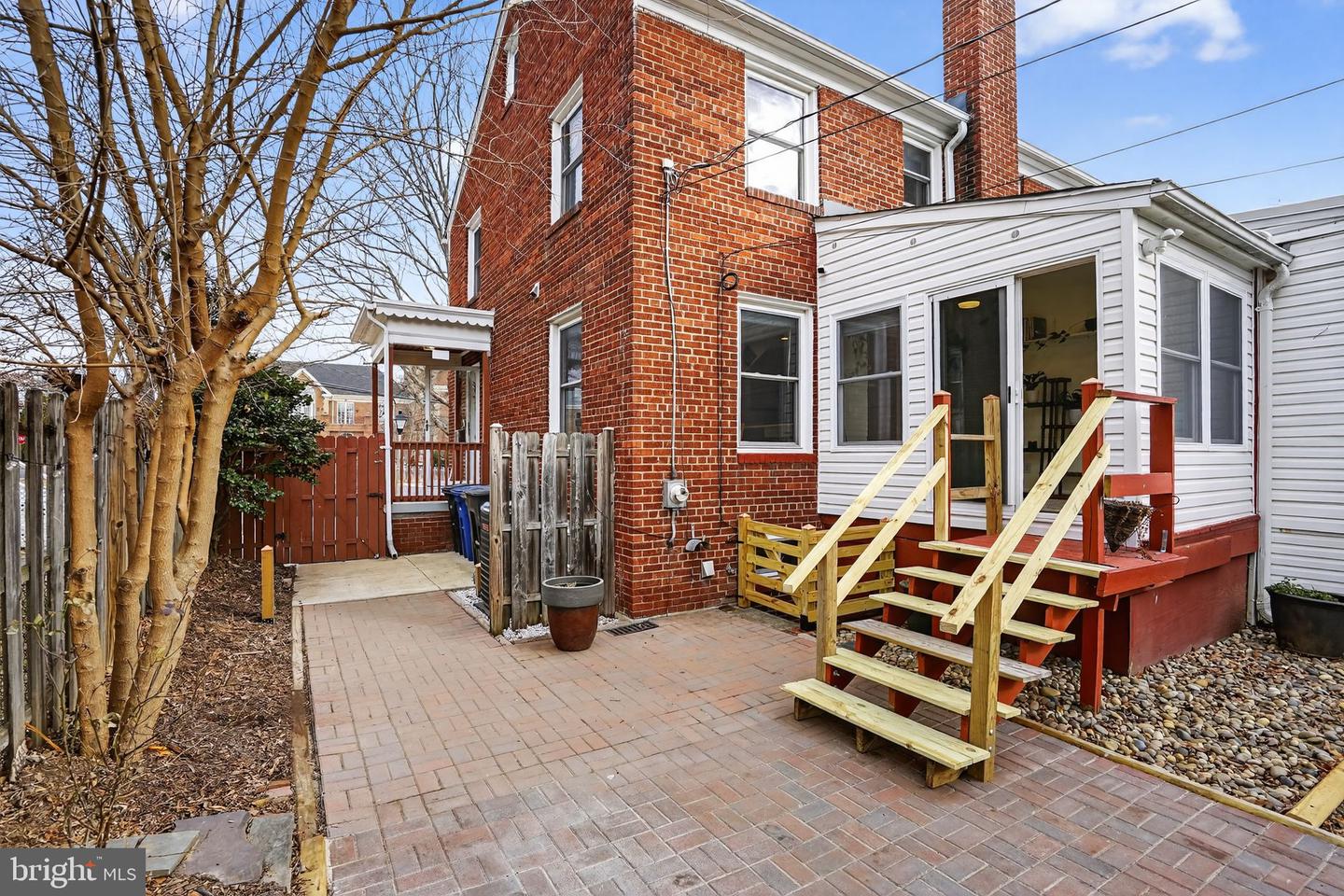 2604 S TROY ST S, ARLINGTON, Virginia 22206, 3 Bedrooms Bedrooms, ,2 BathroomsBathrooms,Residential,For sale,2604 S TROY ST S,VAAR2067434 MLS # VAAR2067434