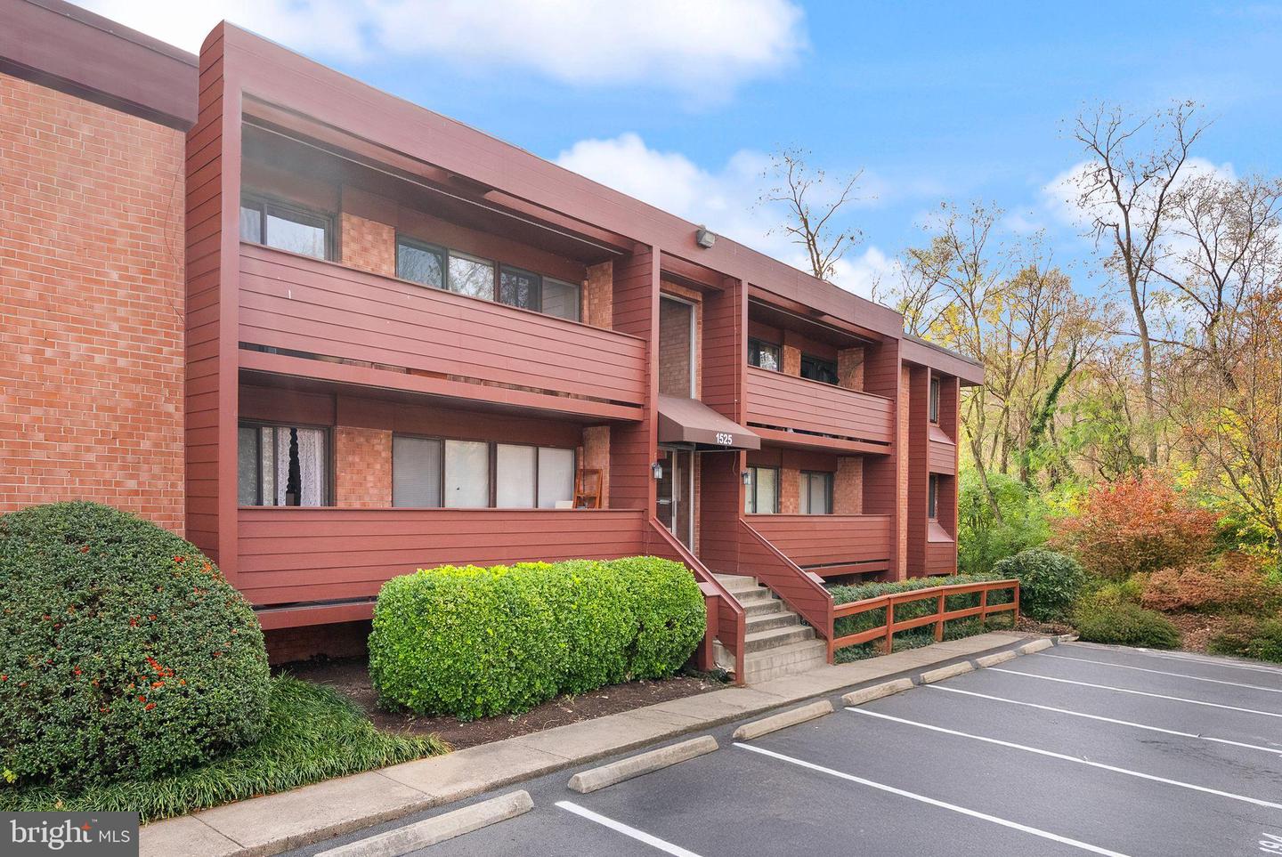 1525 S GEORGE MASON DR #21, ARLINGTON, Virginia 22204, 2 Bedrooms Bedrooms, ,1 BathroomBathrooms,Residential,For sale,1525 S GEORGE MASON DR #21,VAAR2067436 MLS # VAAR2067436