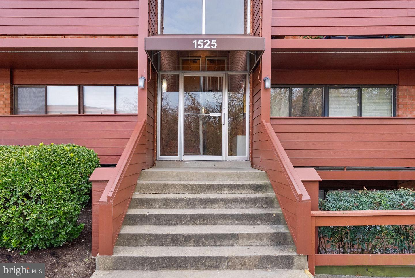 1525 S GEORGE MASON DR #21, ARLINGTON, Virginia 22204, 2 Bedrooms Bedrooms, ,1 BathroomBathrooms,Residential,For sale,1525 S GEORGE MASON DR #21,VAAR2067436 MLS # VAAR2067436