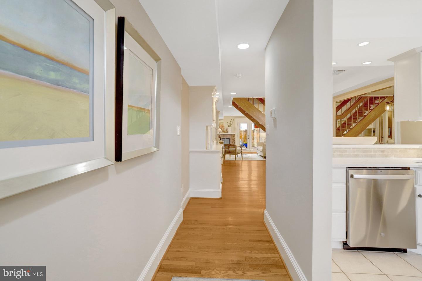 306 N ALFRED ST, ALEXANDRIA, Virginia 22314, 3 Bedrooms Bedrooms, 8 Rooms Rooms,2 BathroomsBathrooms,Residential,For sale,306 N ALFRED ST,VAAX2052950 MLS # VAAX2052950