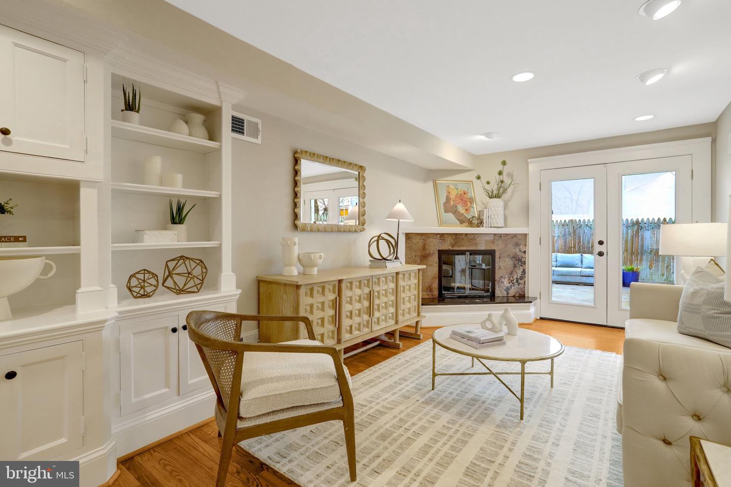 306 N ALFRED ST, ALEXANDRIA, Virginia 22314, 3 Bedrooms Bedrooms, 8 Rooms Rooms,2 BathroomsBathrooms,Residential,For sale,306 N ALFRED ST,VAAX2052950 MLS # VAAX2052950