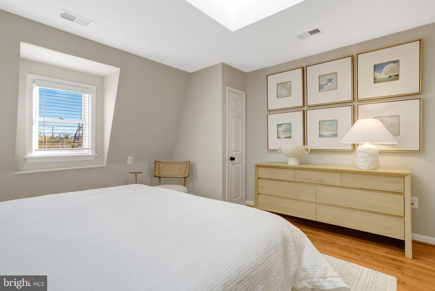 306 N ALFRED ST, ALEXANDRIA, Virginia 22314, 3 Bedrooms Bedrooms, 8 Rooms Rooms,2 BathroomsBathrooms,Residential,For sale,306 N ALFRED ST,VAAX2052950 MLS # VAAX2052950