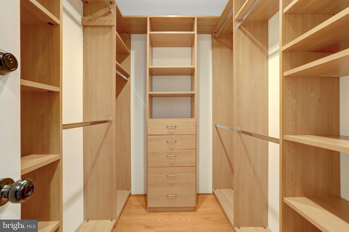 306 N ALFRED ST, ALEXANDRIA, Virginia 22314, 3 Bedrooms Bedrooms, 8 Rooms Rooms,2 BathroomsBathrooms,Residential,For sale,306 N ALFRED ST,VAAX2052950 MLS # VAAX2052950