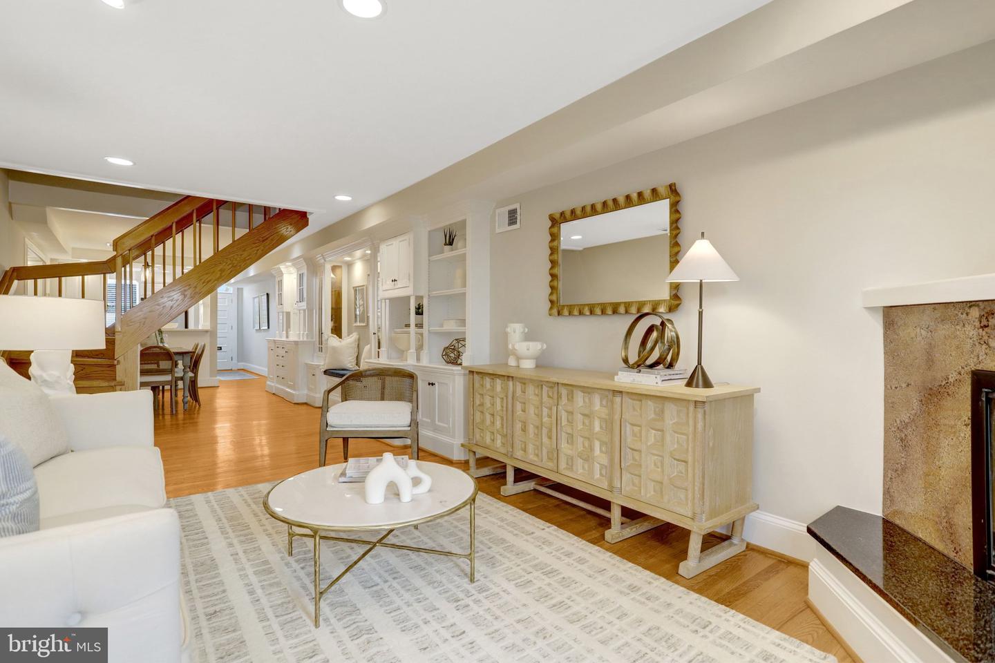 306 N ALFRED ST, ALEXANDRIA, Virginia 22314, 3 Bedrooms Bedrooms, 8 Rooms Rooms,2 BathroomsBathrooms,Residential,For sale,306 N ALFRED ST,VAAX2052950 MLS # VAAX2052950