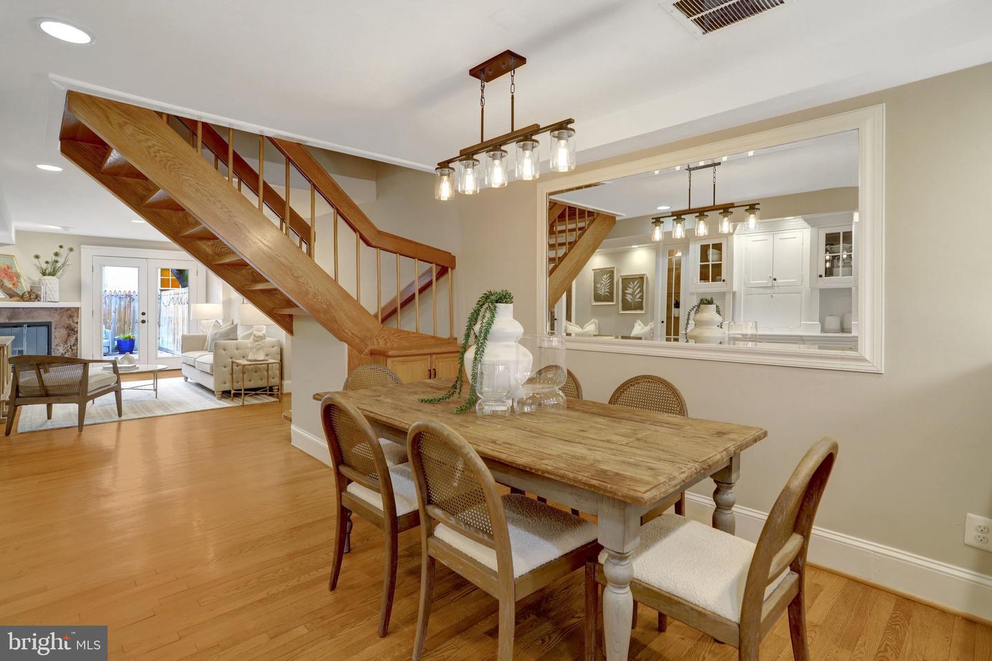 306 N ALFRED ST, ALEXANDRIA, Virginia 22314, 3 Bedrooms Bedrooms, 8 Rooms Rooms,2 BathroomsBathrooms,Residential,For sale,306 N ALFRED ST,VAAX2052950 MLS # VAAX2052950