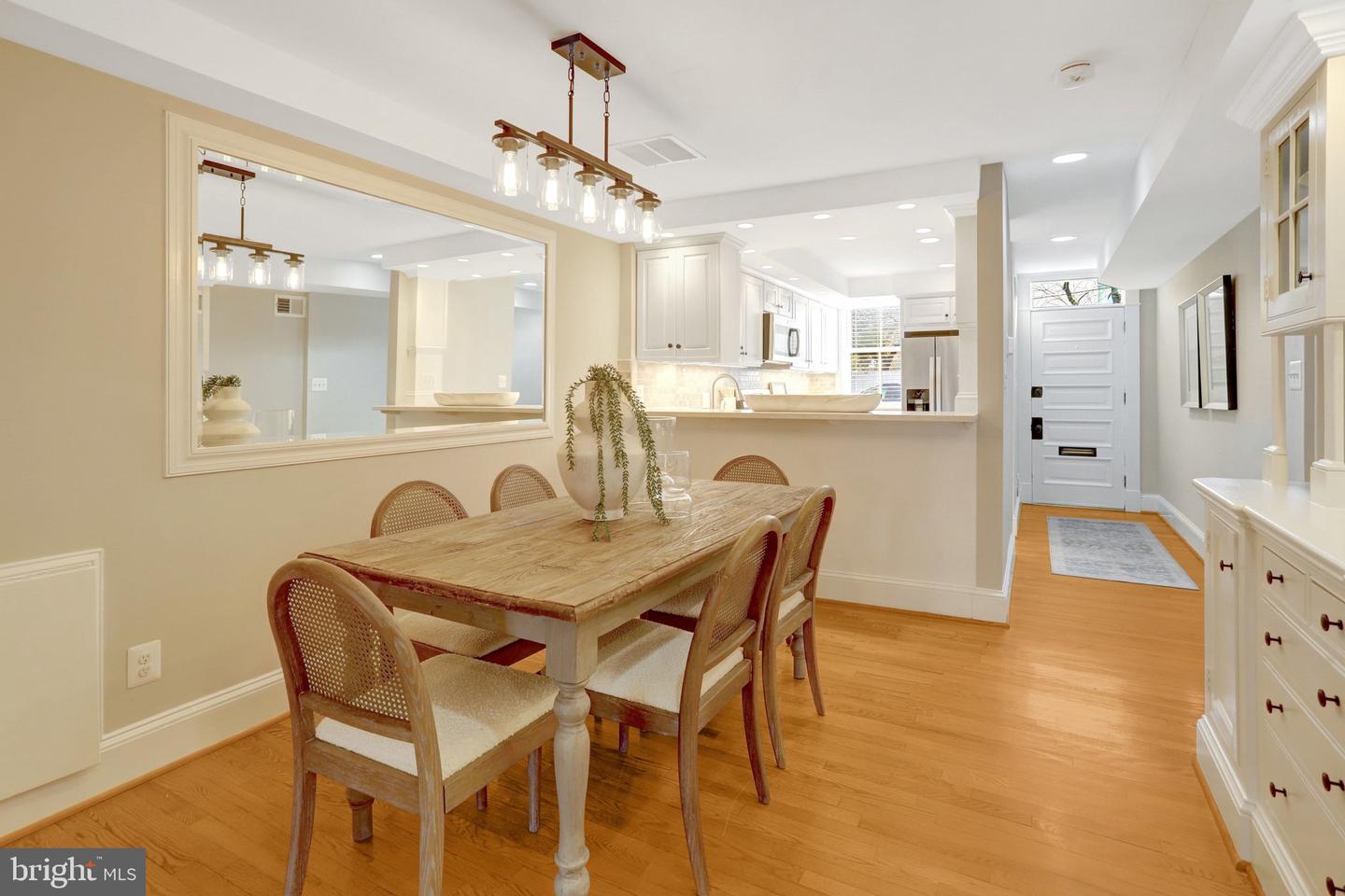 306 N ALFRED ST, ALEXANDRIA, Virginia 22314, 3 Bedrooms Bedrooms, 8 Rooms Rooms,2 BathroomsBathrooms,Residential,For sale,306 N ALFRED ST,VAAX2052950 MLS # VAAX2052950