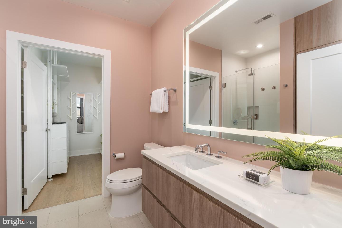 737 SWANN AVE #406, ALEXANDRIA, Virginia 22301, 1 Bedroom Bedrooms, ,1 BathroomBathrooms,Residential,For sale,737 SWANN AVE #406,VAAX2052956 MLS # VAAX2052956