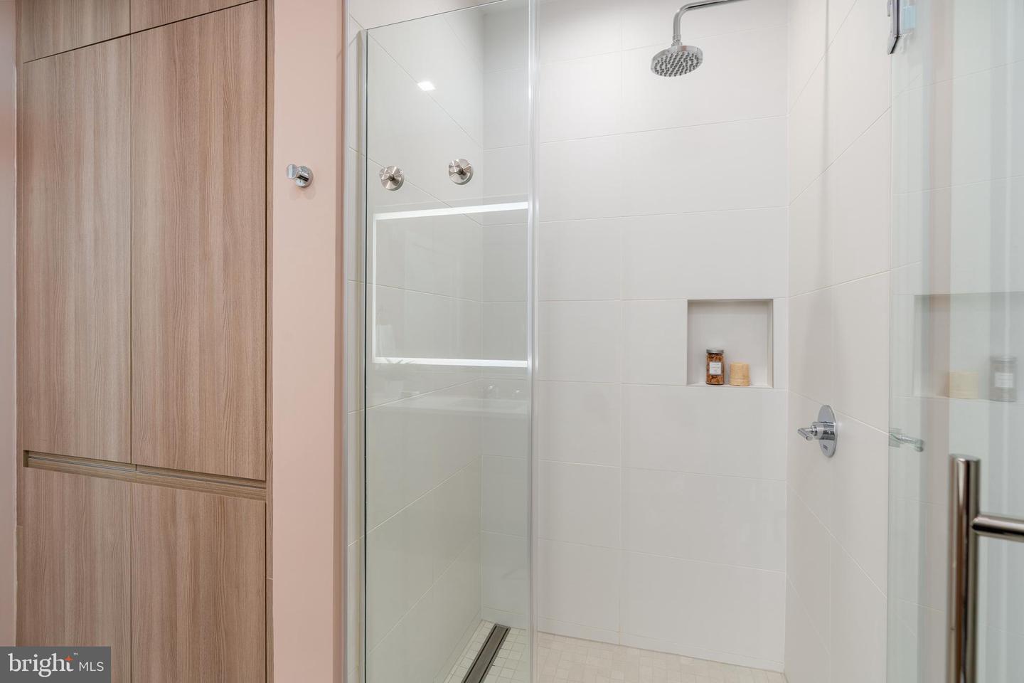 737 SWANN AVE #406, ALEXANDRIA, Virginia 22301, 1 Bedroom Bedrooms, ,1 BathroomBathrooms,Residential,For sale,737 SWANN AVE #406,VAAX2052956 MLS # VAAX2052956