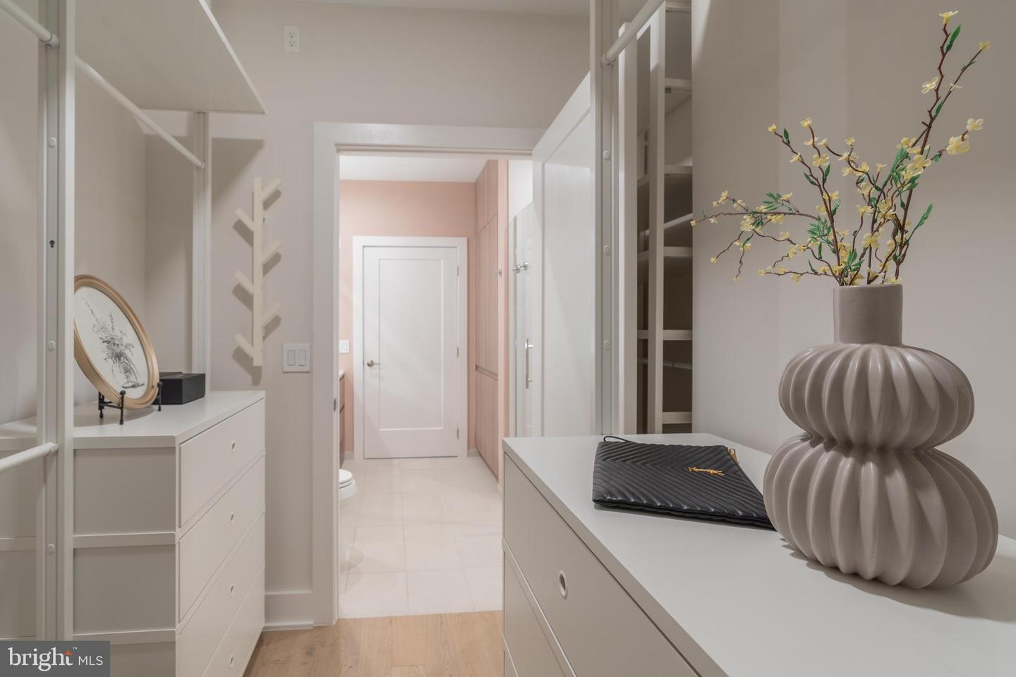 737 SWANN AVE #406, ALEXANDRIA, Virginia 22301, 1 Bedroom Bedrooms, ,1 BathroomBathrooms,Residential,For sale,737 SWANN AVE #406,VAAX2052956 MLS # VAAX2052956