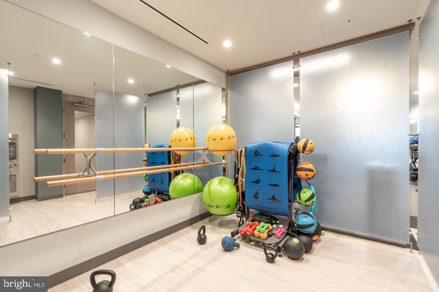 737 SWANN AVE #406, ALEXANDRIA, Virginia 22301, 1 Bedroom Bedrooms, ,1 BathroomBathrooms,Residential,For sale,737 SWANN AVE #406,VAAX2052956 MLS # VAAX2052956