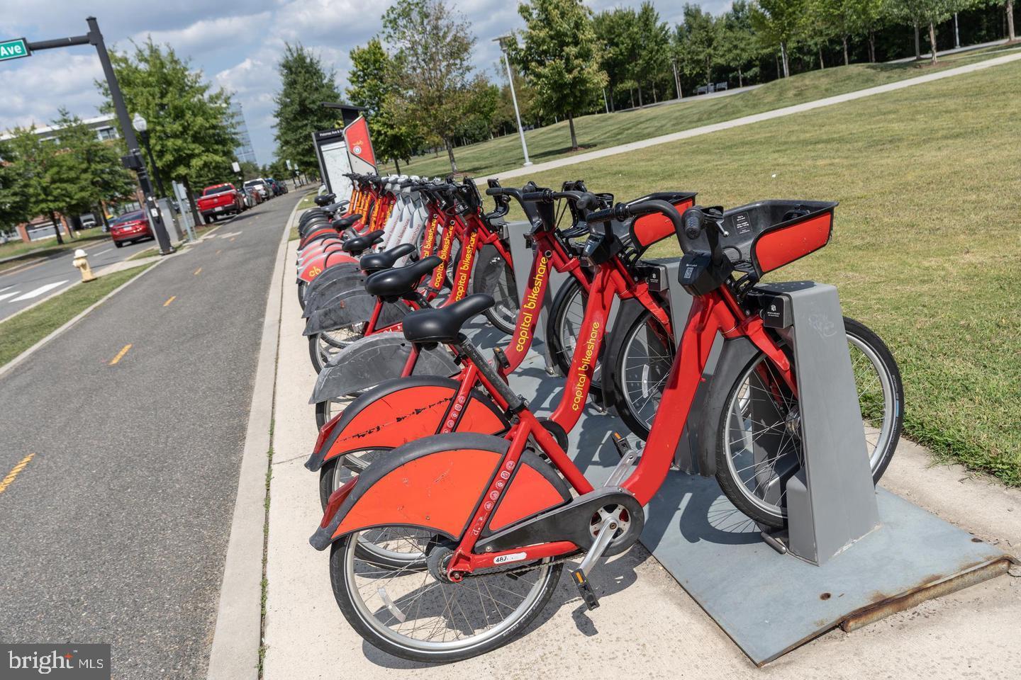 737 SWANN AVE #406, ALEXANDRIA, Virginia 22301, 1 Bedroom Bedrooms, ,1 BathroomBathrooms,Residential,For sale,737 SWANN AVE #406,VAAX2052956 MLS # VAAX2052956