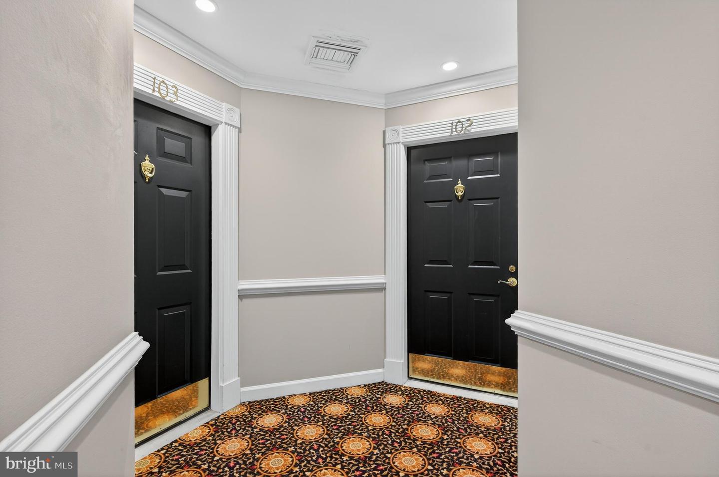 1320 N WAYNE ST #102, ARLINGTON, Virginia 22201, 2 Bedrooms Bedrooms, ,2 BathroomsBathrooms,Residential,For sale,1320 N WAYNE ST #102,VAAR2067484 MLS # VAAR2067484