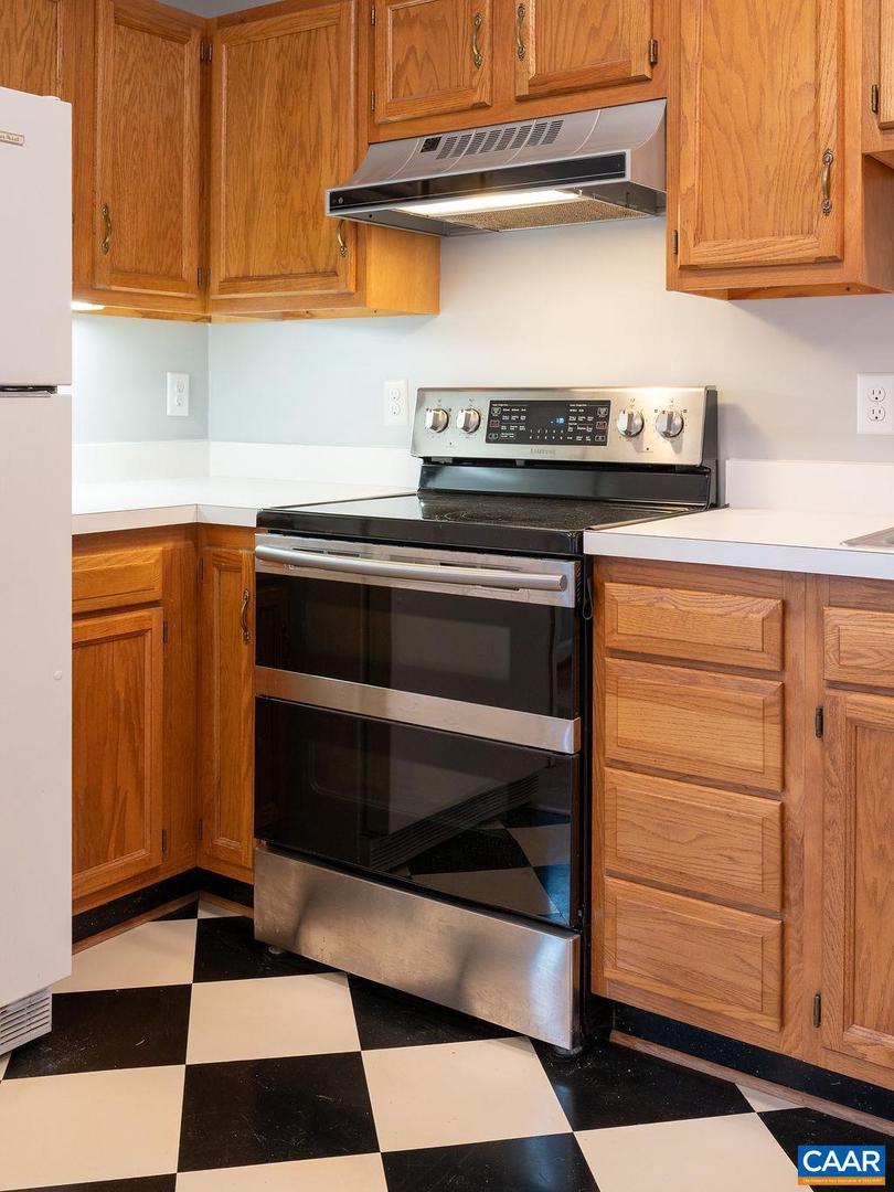 1688 ROYAL OAK CT, CHARLOTTESVILLE, Virginia 22902, 2 Bedrooms Bedrooms, ,2 BathroomsBathrooms,Residential,For sale,1688 ROYAL OAK CT,672299 MLS # 672299