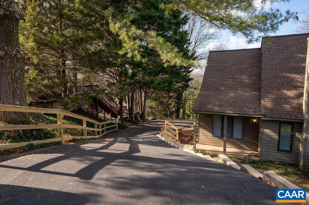 1688 ROYAL OAK CT, CHARLOTTESVILLE, Virginia 22902, 2 Bedrooms Bedrooms, ,2 BathroomsBathrooms,Residential,For sale,1688 ROYAL OAK CT,672299 MLS # 672299