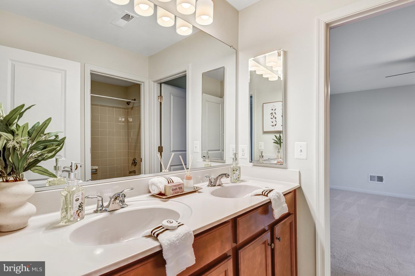 42506 OXFORD FOREST CIR, CHANTILLY, Virginia 20152, 6 Bedrooms Bedrooms, ,5 BathroomsBathrooms,Residential,For sale,42506 OXFORD FOREST CIR,VALO2113656 MLS # VALO2113656 42506 OXFORD FOREST CIR, CHANTILLY, Virginia 20152, 6 Bedrooms Bedrooms, ,5 BathroomsBathrooms,Residential,For sale,42506 OXFORD FOREST CIR,VALO2113656 MLS # VALO2113656