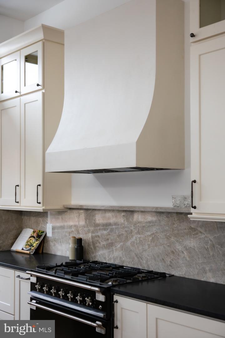 304 N ST NW, WASHINGTON, District Of Columbia 20001, 4 Bedrooms Bedrooms, 9 Rooms Rooms,4 BathroomsBathrooms,Residential,For sale,304 N ST NW,DCDC2240612 MLS # DCDC2240612