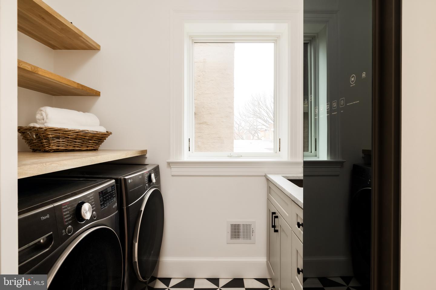 304 N ST NW, WASHINGTON, District Of Columbia 20001, 4 Bedrooms Bedrooms, 9 Rooms Rooms,4 BathroomsBathrooms,Residential,For sale,304 N ST NW,DCDC2240612 MLS # DCDC2240612