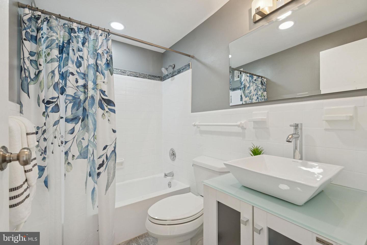 6621 WAKEFIELD DR #713, ALEXANDRIA, Virginia 22307, 2 Bedrooms Bedrooms, ,1 BathroomBathrooms,Residential,For sale,6621 WAKEFIELD DR #713,VAFX2284944 MLS # VAFX2284944