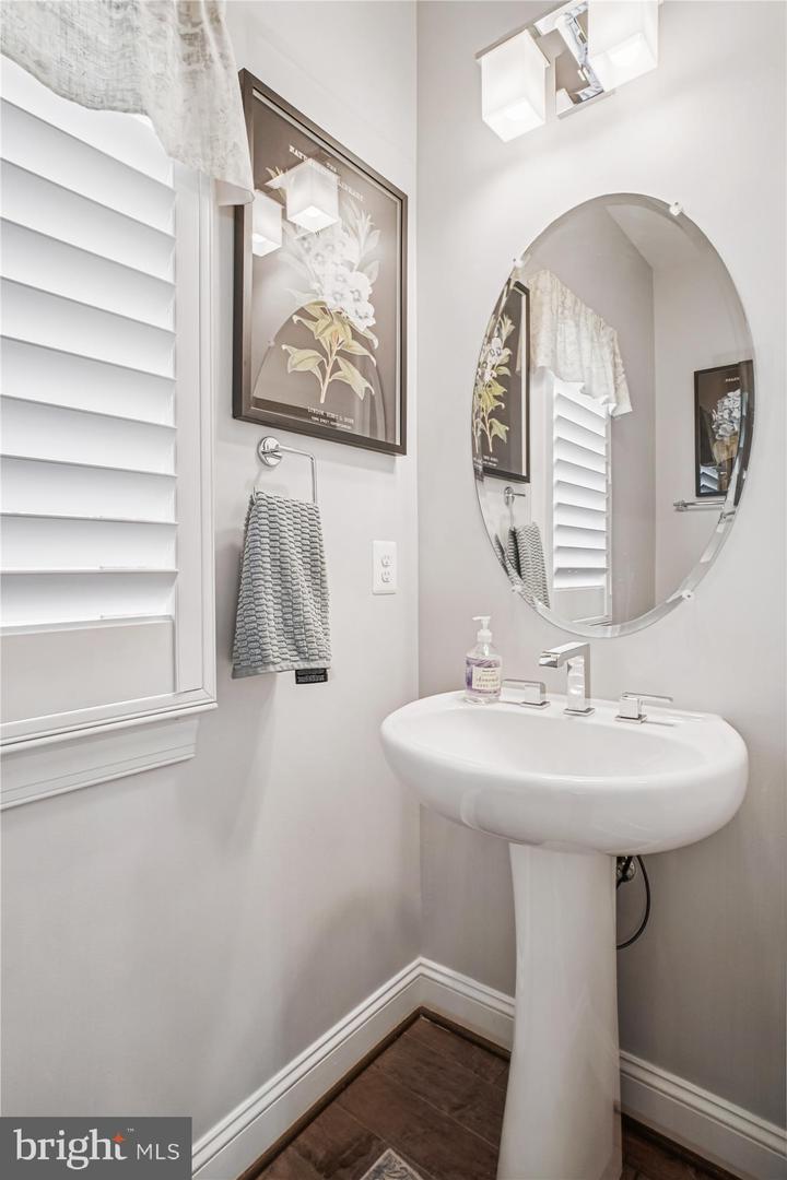 2824 RED STAR LN, ALEXANDRIA, Virginia 22303, 4 Bedrooms Bedrooms, 13 Rooms Rooms,3 BathroomsBathrooms,Residential,For sale,2824 RED STAR LN,VAFX2284952 MLS # VAFX2284952