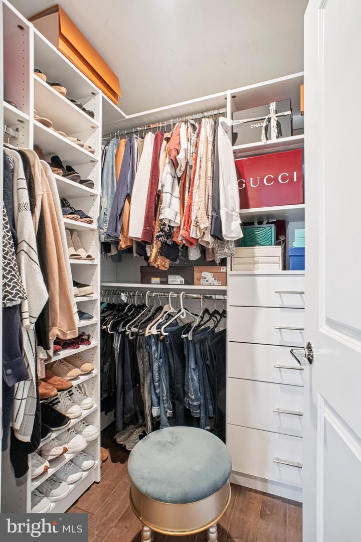 2824 RED STAR LN, ALEXANDRIA, Virginia 22303, 4 Bedrooms Bedrooms, 13 Rooms Rooms,3 BathroomsBathrooms,Residential,For sale,2824 RED STAR LN,VAFX2284952 MLS # VAFX2284952