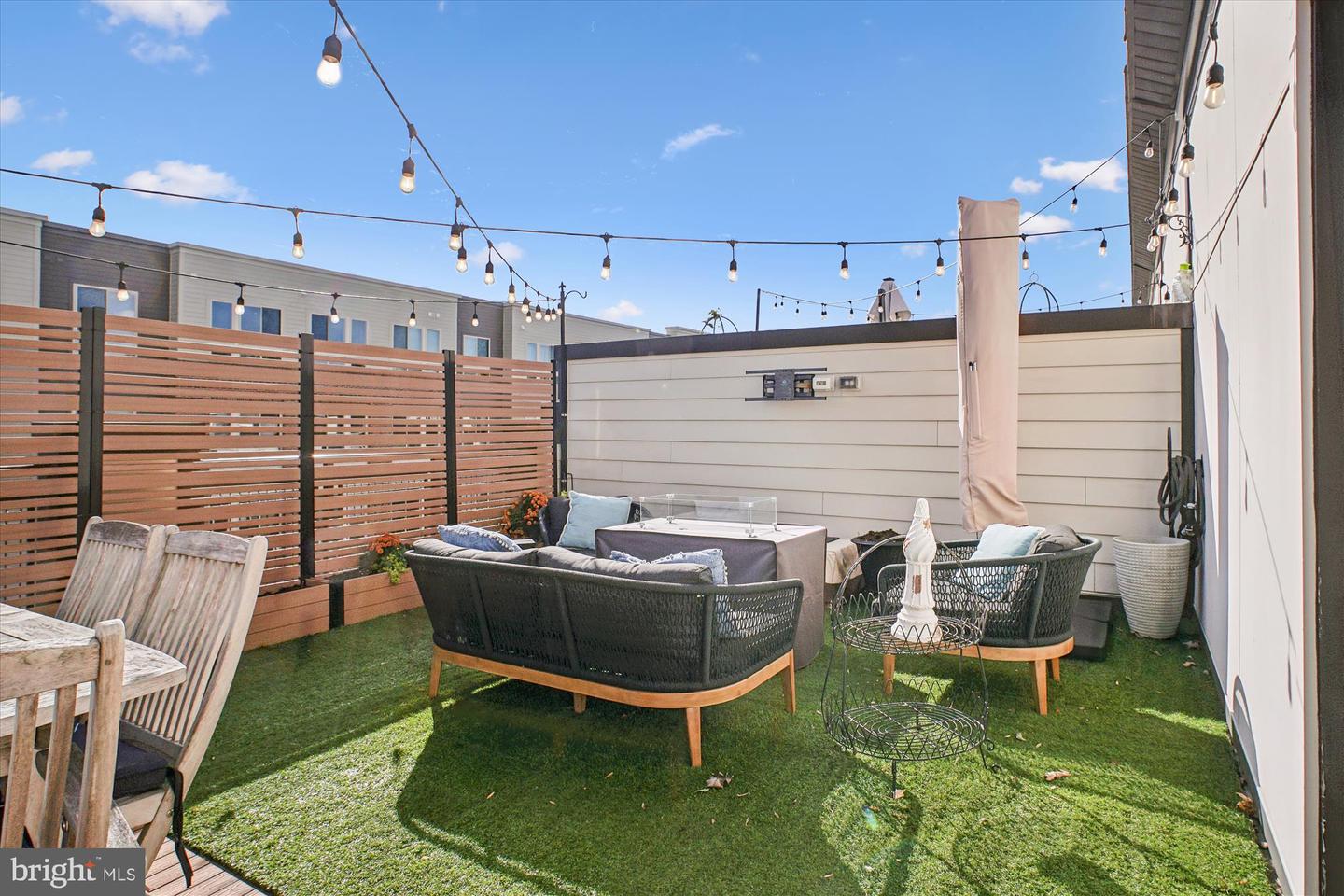 2824 RED STAR LN, ALEXANDRIA, Virginia 22303, 4 Bedrooms Bedrooms, 13 Rooms Rooms,3 BathroomsBathrooms,Residential,For sale,2824 RED STAR LN,VAFX2284952 MLS # VAFX2284952