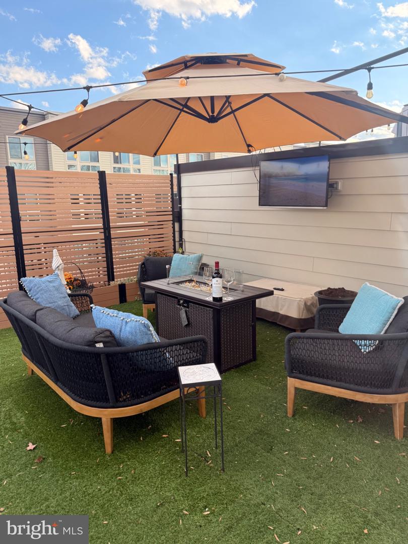 2824 RED STAR LN, ALEXANDRIA, Virginia 22303, 4 Bedrooms Bedrooms, 13 Rooms Rooms,3 BathroomsBathrooms,Residential,For sale,2824 RED STAR LN,VAFX2284952 MLS # VAFX2284952