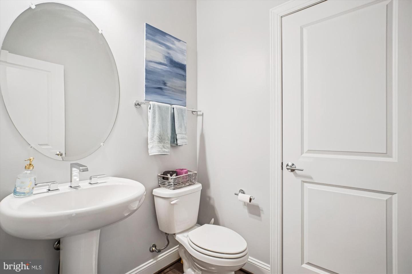 2824 RED STAR LN, ALEXANDRIA, Virginia 22303, 4 Bedrooms Bedrooms, 13 Rooms Rooms,3 BathroomsBathrooms,Residential,For sale,2824 RED STAR LN,VAFX2284952 MLS # VAFX2284952