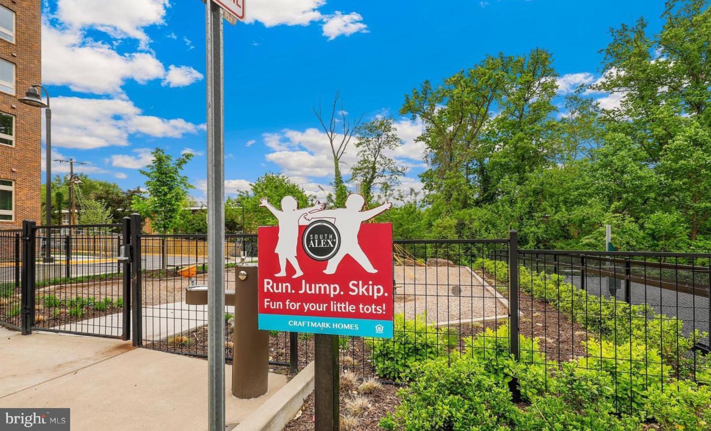 2824 RED STAR LN, ALEXANDRIA, Virginia 22303, 4 Bedrooms Bedrooms, 13 Rooms Rooms,3 BathroomsBathrooms,Residential,For sale,2824 RED STAR LN,VAFX2284952 MLS # VAFX2284952