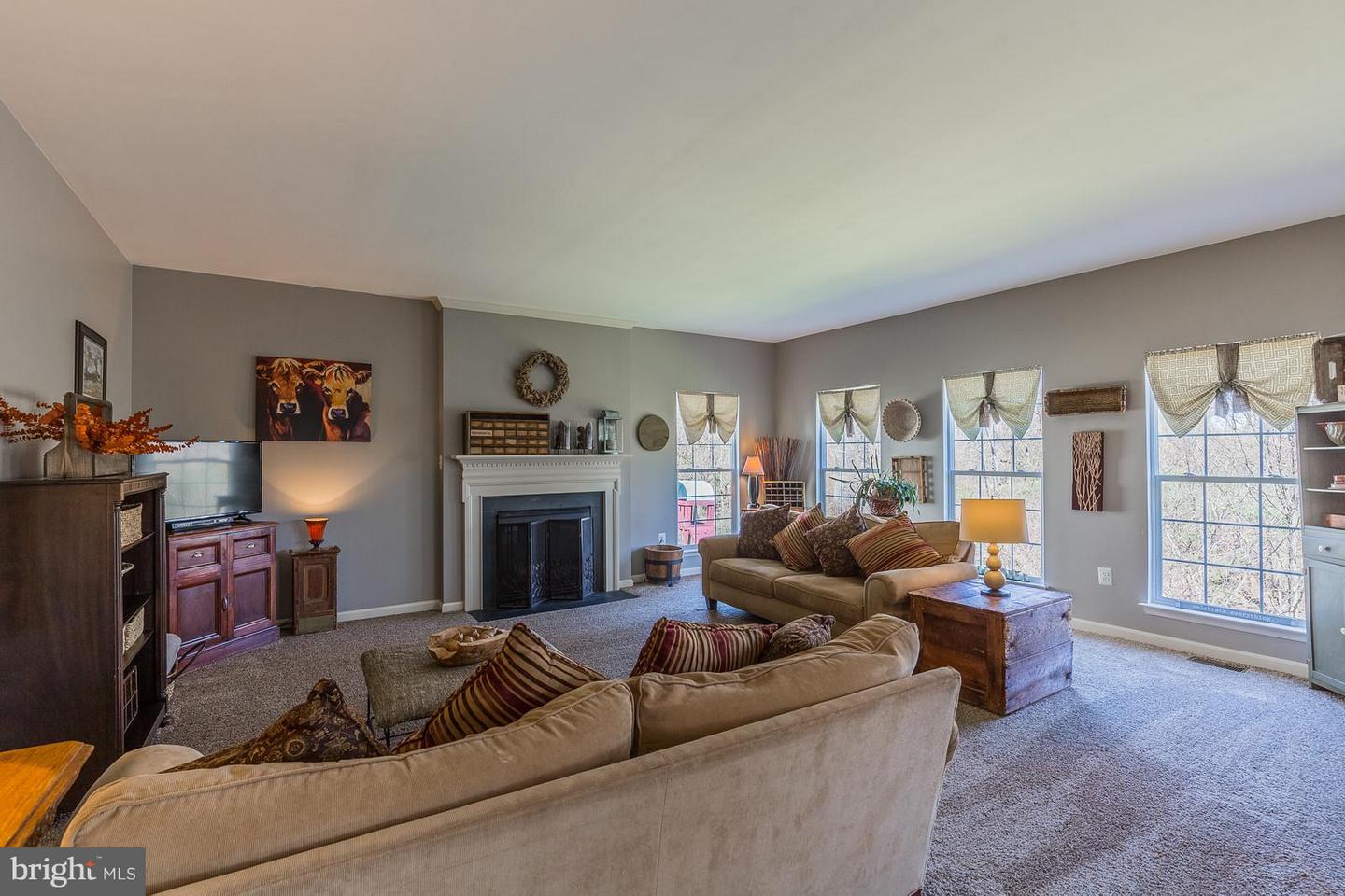 274 HIDDEN CREEK LN, WARRENTON, Virginia 20186, 4 Bedrooms Bedrooms, 13 Rooms Rooms,2 BathroomsBathrooms,Residential,For sale,274 HIDDEN CREEK LN,VAFQ2020086 MLS # VAFQ2020086