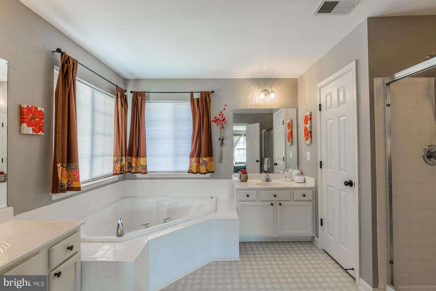 274 HIDDEN CREEK LN, WARRENTON, Virginia 20186, 4 Bedrooms Bedrooms, 13 Rooms Rooms,2 BathroomsBathrooms,Residential,For sale,274 HIDDEN CREEK LN,VAFQ2020086 MLS # VAFQ2020086