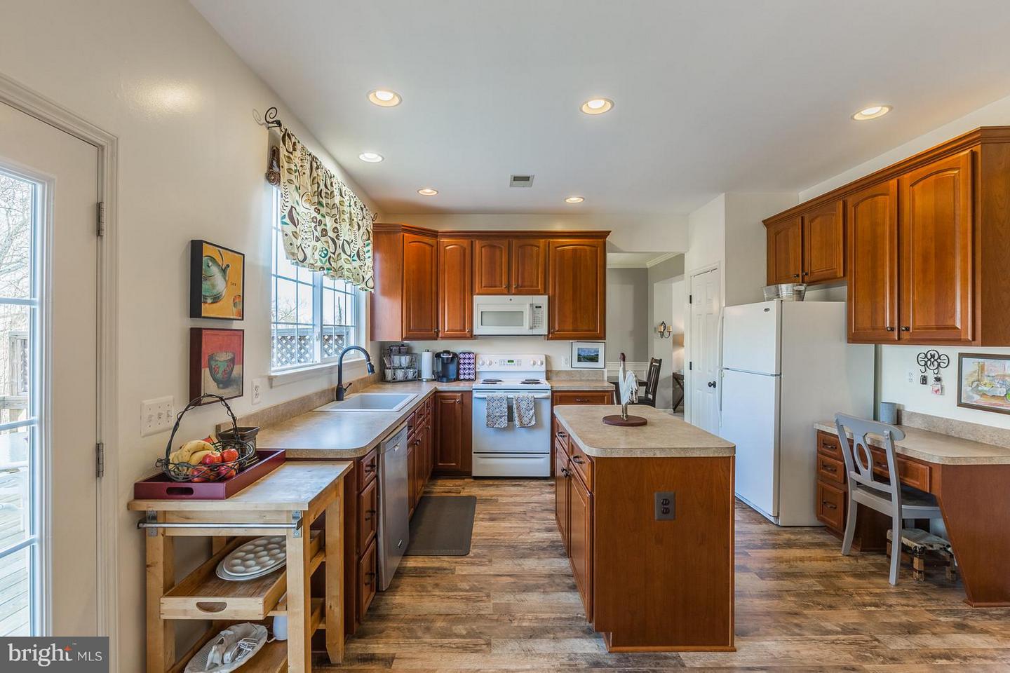 274 HIDDEN CREEK LN, WARRENTON, Virginia 20186, 4 Bedrooms Bedrooms, 13 Rooms Rooms,2 BathroomsBathrooms,Residential,For sale,274 HIDDEN CREEK LN,VAFQ2020086 MLS # VAFQ2020086