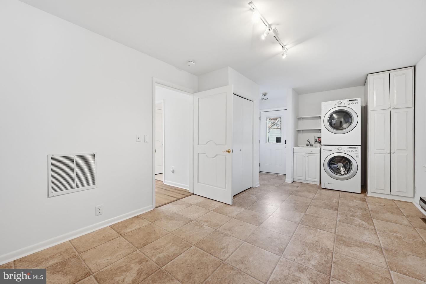 123 COUNTRY CLUB DR, STANARDSVILLE, Virginia 22973, 4 Bedrooms Bedrooms, 7 Rooms Rooms,3 BathroomsBathrooms,Residential,For sale,123 COUNTRY CLUB DR,VAGR2000792 MLS # VAGR2000792