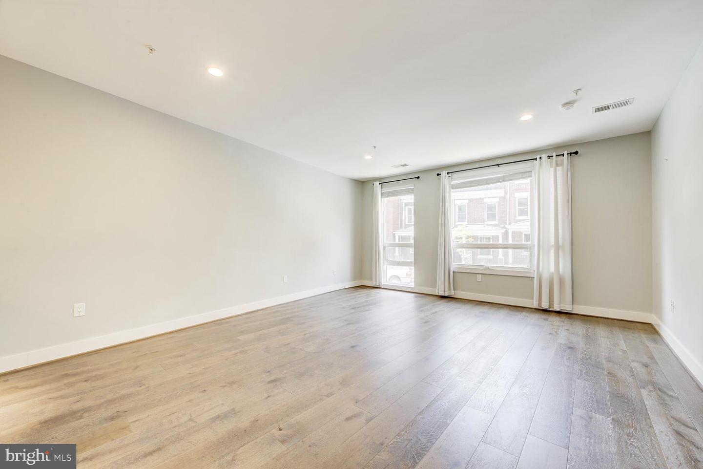 2337 CHAMPLAIN NW #102, WASHINGTON, District Of Columbia 20009, 2 Bedrooms Bedrooms, ,2 BathroomsBathrooms,Residential,For sale,2337 CHAMPLAIN NW #102,DCDC2240654 MLS # DCDC2240654