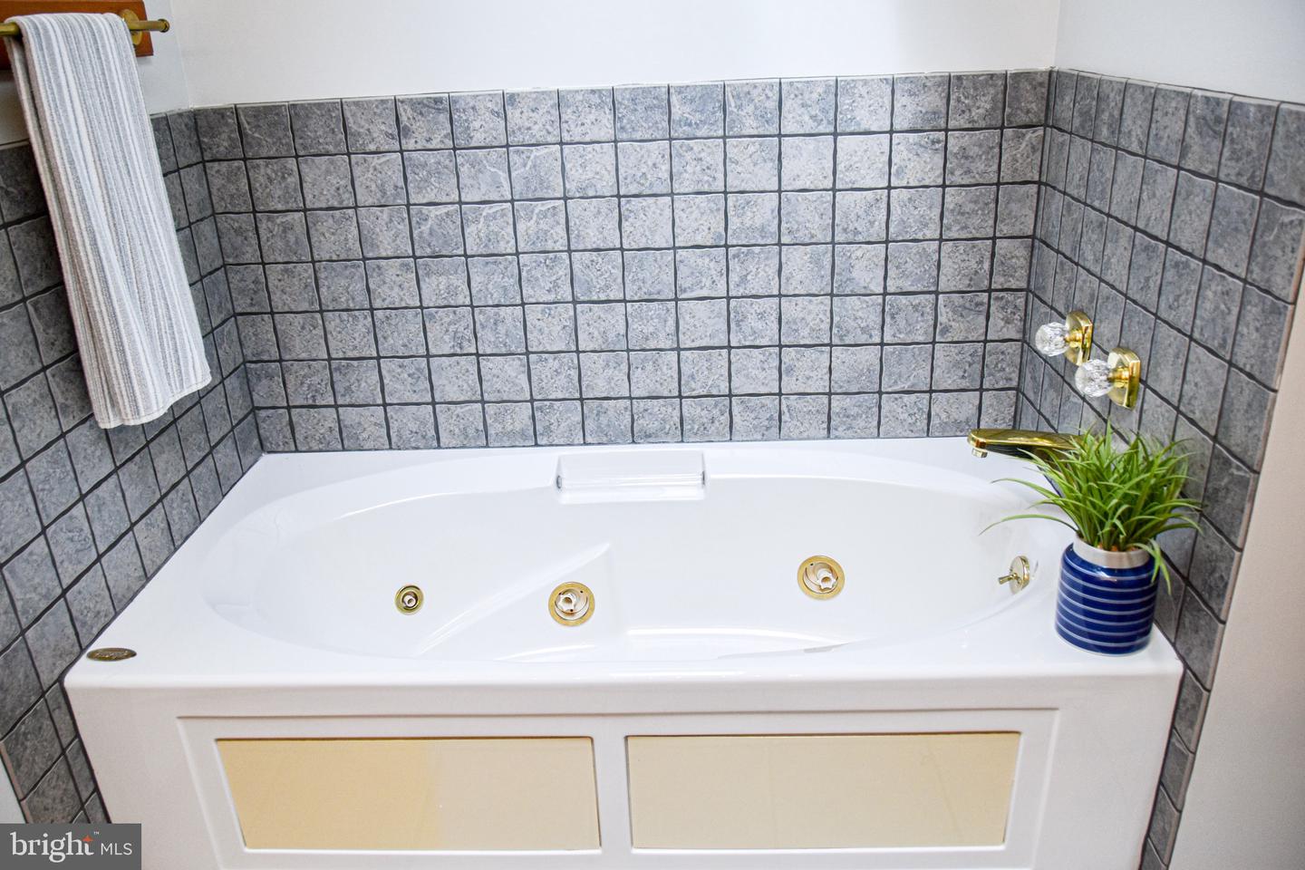 21246 CLARKS MOUNTAIN RD, RAPIDAN, Virginia 22733, 3 Bedrooms Bedrooms, ,3 BathroomsBathrooms,Residential,For sale,21246 CLARKS MOUNTAIN RD,VAOR2013092 MLS # VAOR2013092