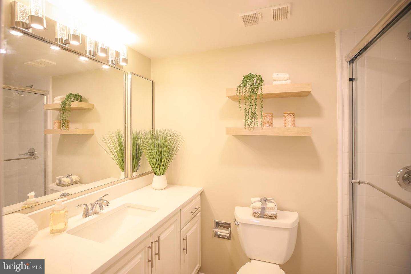 5902 MOUNT EAGLE DR #805, ALEXANDRIA, Virginia 22303, 2 Bedrooms Bedrooms, ,2 BathroomsBathrooms,Residential,For sale,5902 MOUNT EAGLE DR #805,VAFX2262868 MLS # VAFX2262868