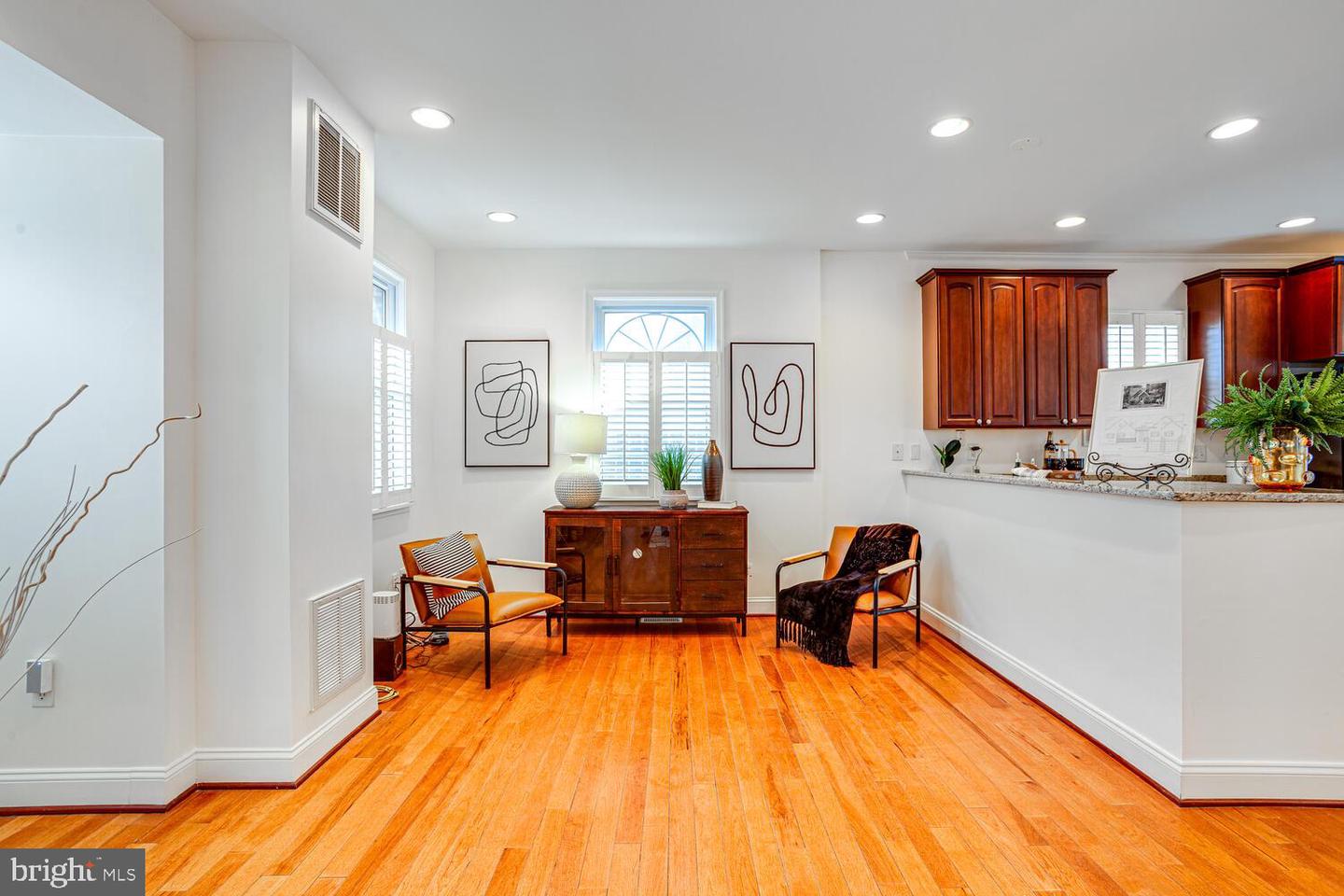 2015 BRANCH AVE SE, WASHINGTON, District Of Columbia 20020, 3 Bedrooms Bedrooms, ,2 BathroomsBathrooms,Residential,For sale,2015 BRANCH AVE SE,DCDC2223794 MLS # DCDC2223794