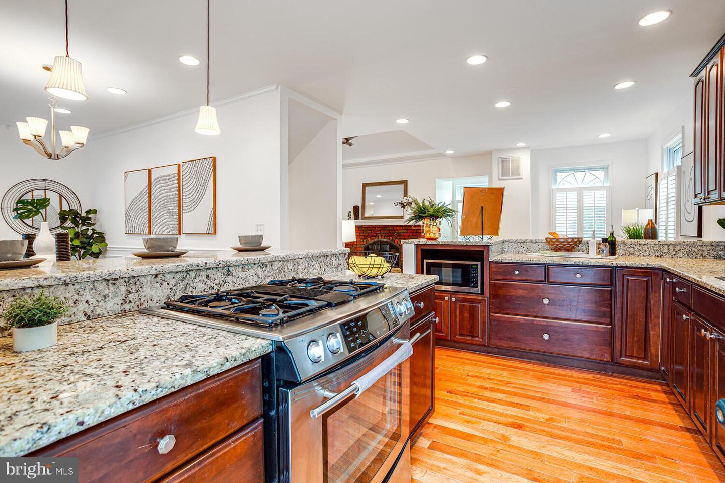 2015 BRANCH AVE SE, WASHINGTON, District Of Columbia 20020, 3 Bedrooms Bedrooms, ,2 BathroomsBathrooms,Residential,For sale,2015 BRANCH AVE SE,DCDC2223794 MLS # DCDC2223794